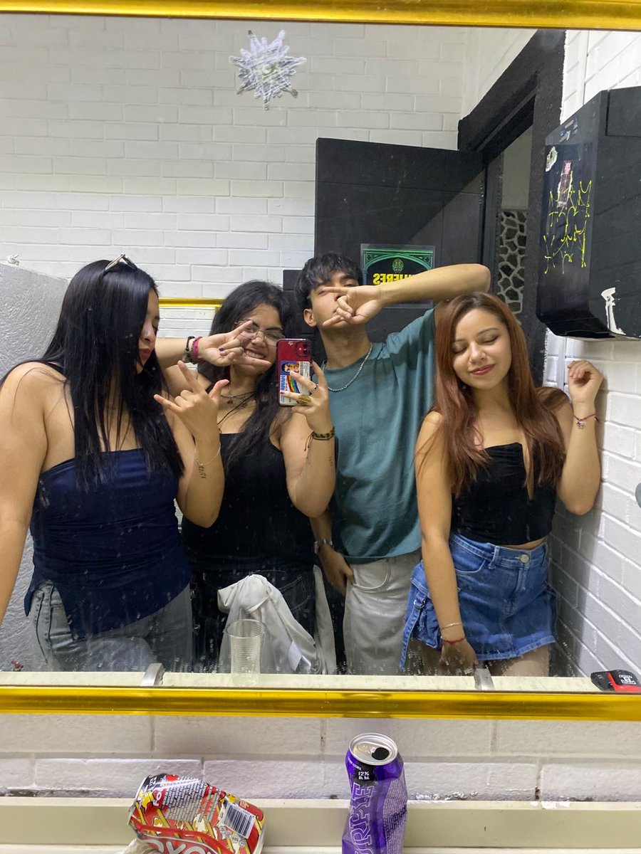 maybeismanu's tweet photo. Solo necesitaba salir con ellas😮‍💨 https://t.co/bkj1MEXsAq