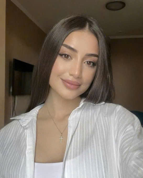 16_lanenabarr's tweet photo. Soft lighting, a timeless white shirt, and a natural glow
kbAI https://t.co/BuzzVrbAiT