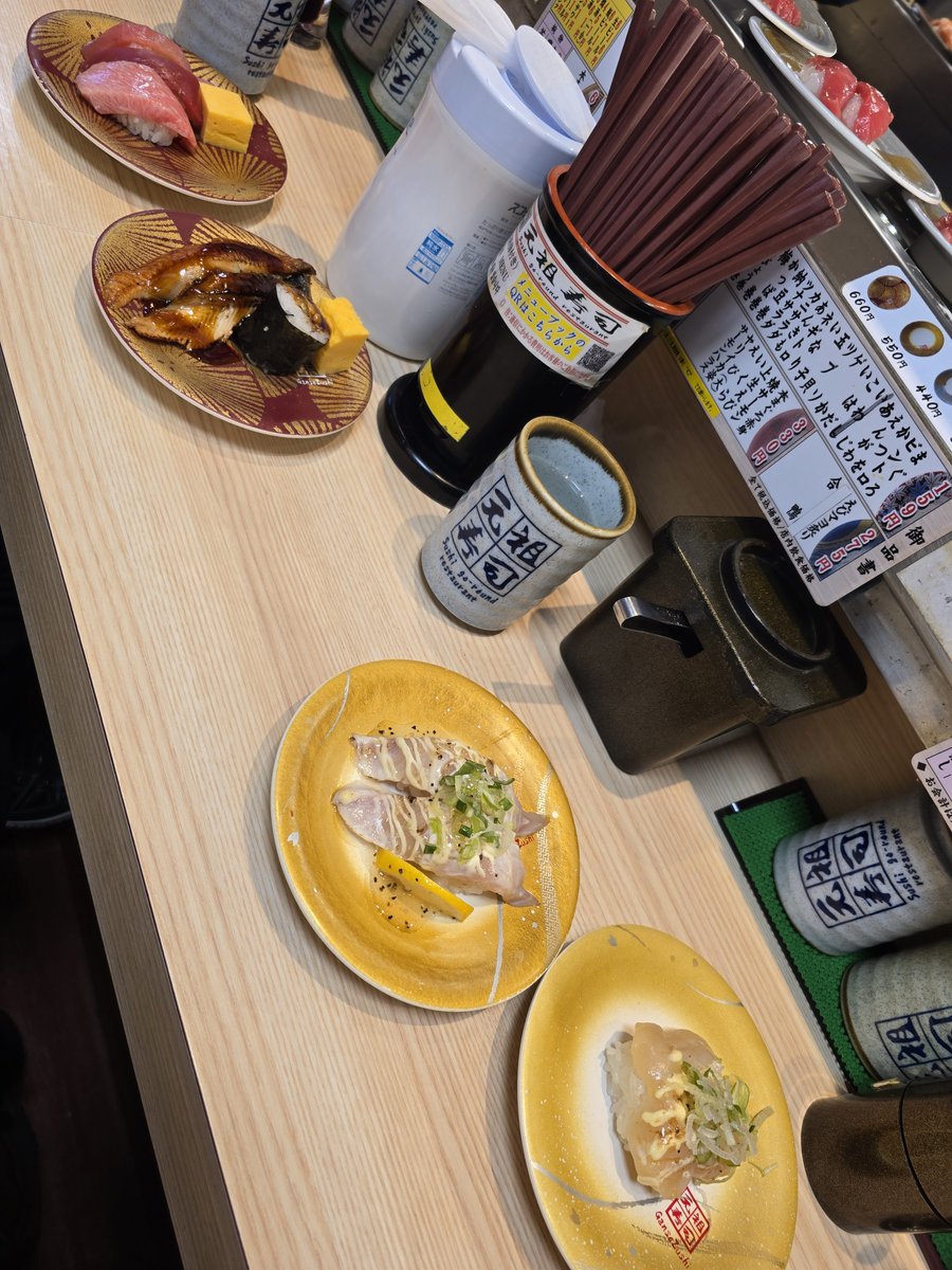 Maple26_VRC's tweet photo. なんか寿司 https://t.co/GNxyfV0d0v