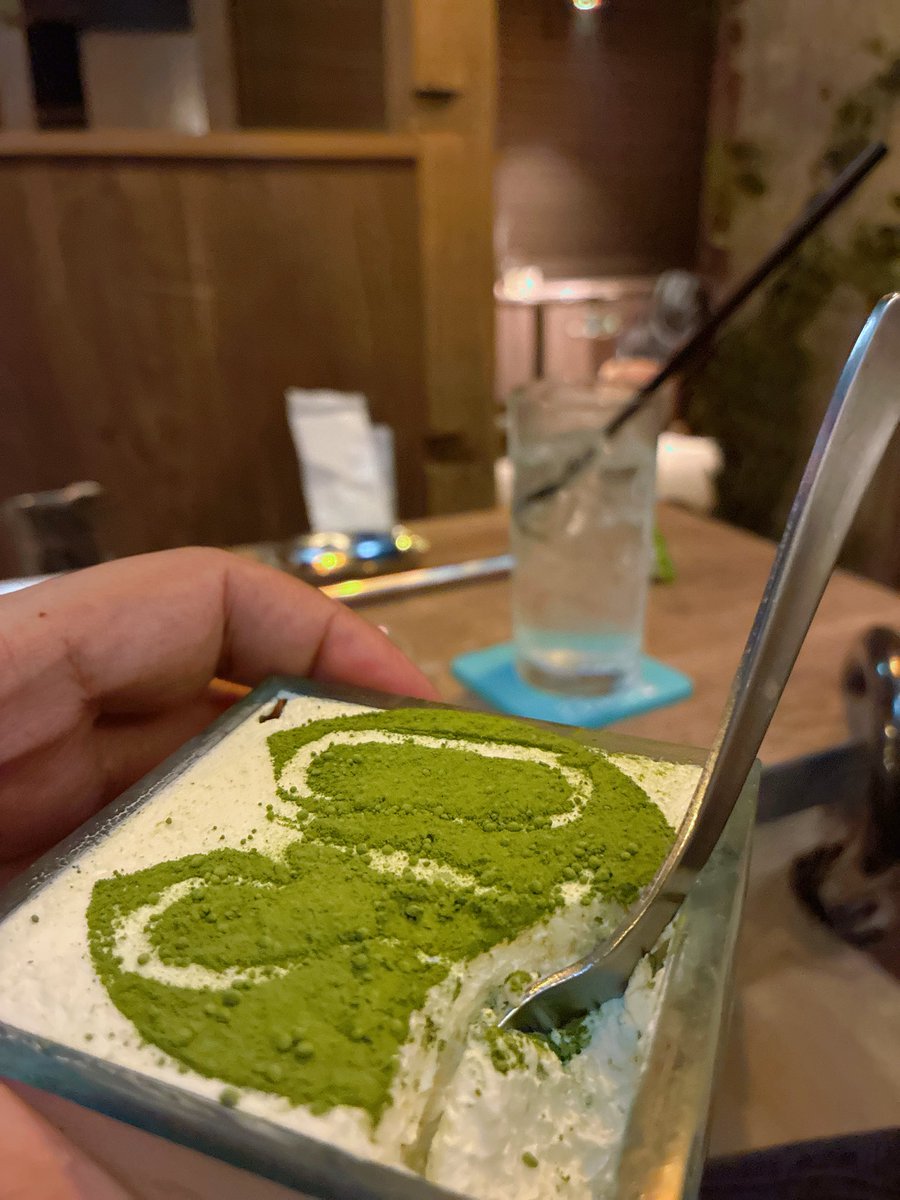 bonrouge2's tweet photo. 大宮のシーシャスタンド広いし店員さんも韓流スターみたいなイケメンでおすすめ！接客レベル高いし最高過ぎるピザ605円ティラミス418円トロトロももドリンクイベントで100円シーシャモヒート味で美味い😋
ここの会社の株上がるわ
間違い無い⤴️ https://t.co/7y7wILrHWg