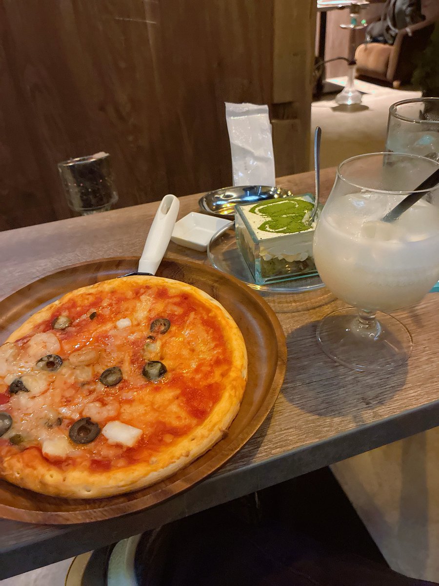 bonrouge2's tweet photo. 大宮のシーシャスタンド広いし店員さんも韓流スターみたいなイケメンでおすすめ！接客レベル高いし最高過ぎるピザ605円ティラミス418円トロトロももドリンクイベントで100円シーシャモヒート味で美味い😋
ここの会社の株上がるわ
間違い無い⤴️ https://t.co/7y7wILrHWg