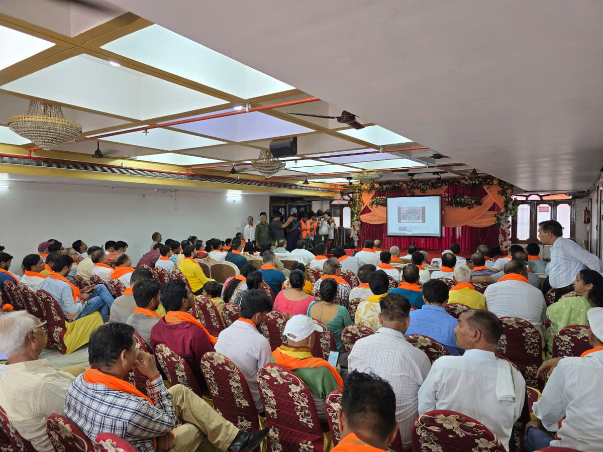idharampalsingh's tweet photo. आज लखनऊ महानगर की विधानसभा उत्तर में मंडल-3 के बूथ संख्या- 200 पर कार्यकर्ताओं के साथ देश के यशस्वी प्रधानमंत्री करोडों कार्यकताओं के प्रेरणास्रोत माननीय श्री @narendramodi जी के "मन की बात" कार्यक्रम को सुना।

 #MankiBat #NarendraModi #BJPUttarPradesh https://t.co/wybEAUnfwV