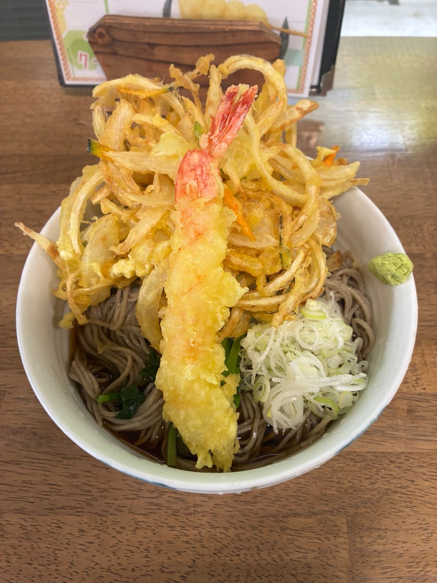 hyperatom0509's tweet photo. 治部坂でそば食べて外で昼寝していたら雨が降ってきた。 https://t.co/DRHqDqBe97