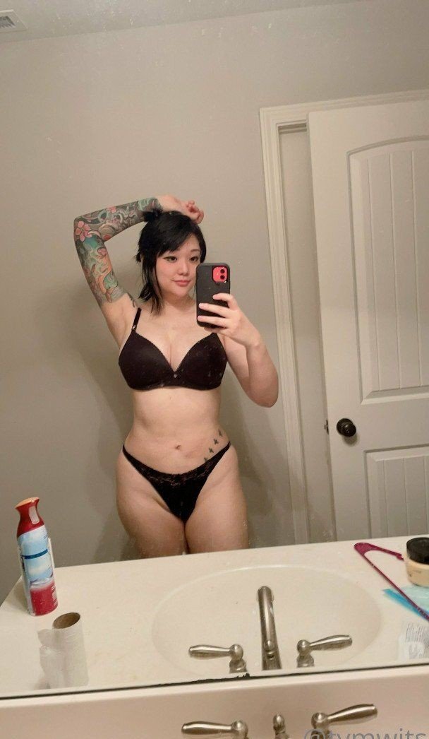 TymwitWhichard's tweet photo. Help me take it off? https://t.co/MfsJfTvfSG