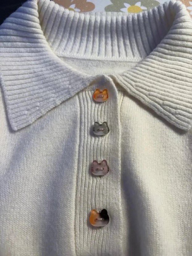 _littlethicket's tweet photo. pretty cat buttons https://t.co/8KYXwldZ1G