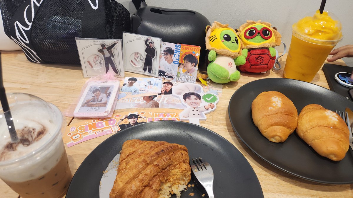 murasakihana02's tweet photo. 🥰😋 หม่ำๆ 

#SingtoBD2026
#SingtoPrachaya https://t.co/0ewlM8pIvt
