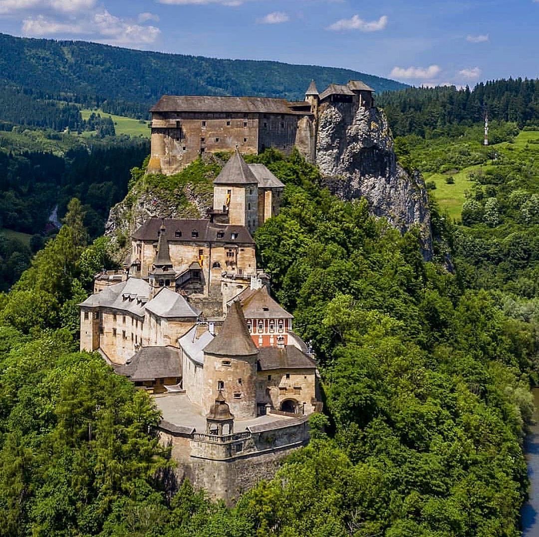 mysticcastIe's tweet photo. Orava Castle, Slovakia 🇸🇰 https://t.co/eubYL0xbdb