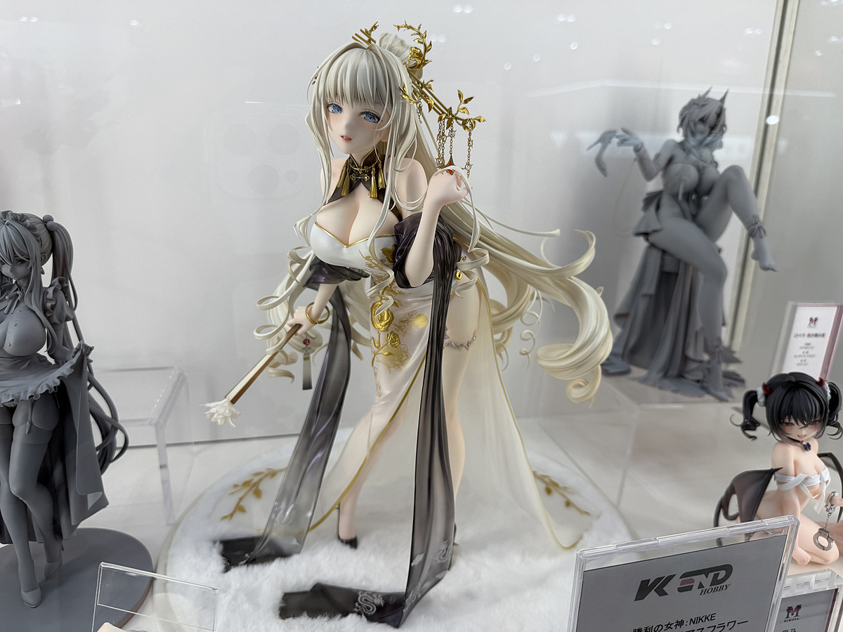 hobbywatch_jp's tweet photo. WINGS inc展示スペースにて「勝利の女神：NIKKE」より「クラウン - グロリアスフラワー」彩色見本を公開【#ワンフェス】　イラストレーター・Kpring氏のオリジナルキャ… https://t.co/JOc43MlN7W https://t.co/YiG4IVxkrY