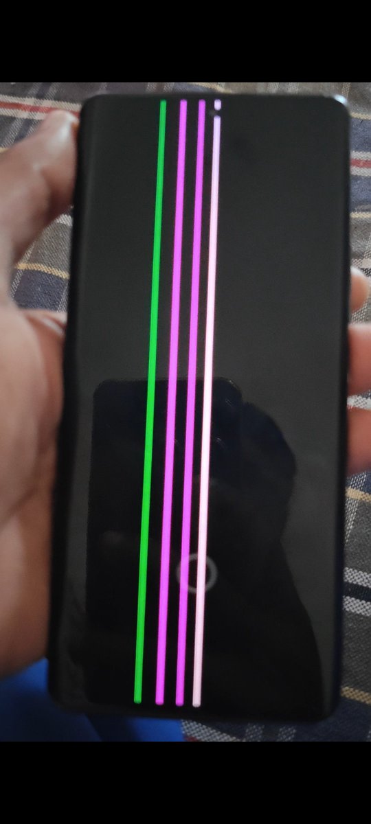 KALADHAR_'s tweet photo. 13pro mobile price 799999 after one and a half year got a pink line, no stock at the servicing center, said come after one month, then got three lines, said go after one month, body has a dent. If the pink line has come before the dent, it means that it will not come now @Xiaomi https://t.co/YzKFZ83kLT