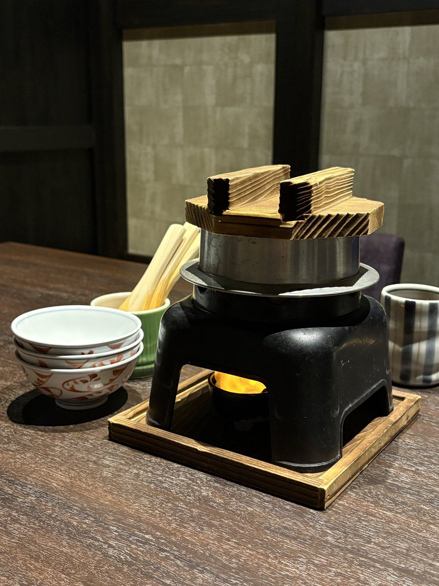 711225's tweet photo. 母と妹とカニカニランチ！誕生日で2,000円クーポン貰ったので、そのまま母にプレゼント。釜飯がカニの身がたっぷり入ってて美味しいの！ https://t.co/pkrMFg4sz1