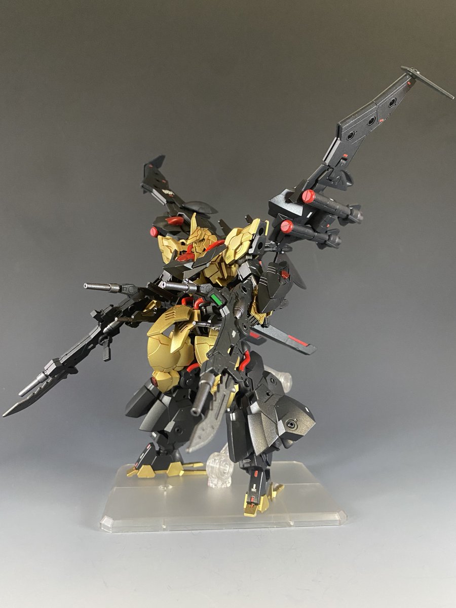 R4_shamrock's tweet photo. bEXM-21GS ハイヴェルデノヴァ

「ヴェルデノヴァ」をベースに、脚部とウィングを大型化し、飛行性能を強化した空中戦特化機。
マクシオン軍のイミテーションバージョンを参考に、近接戦闘能力も強化されている。

エリアDの制空権を確保するため、戦場を翔ける。

#30MMCM2026
#30MMBF https://t.co/gTsw02ocW0