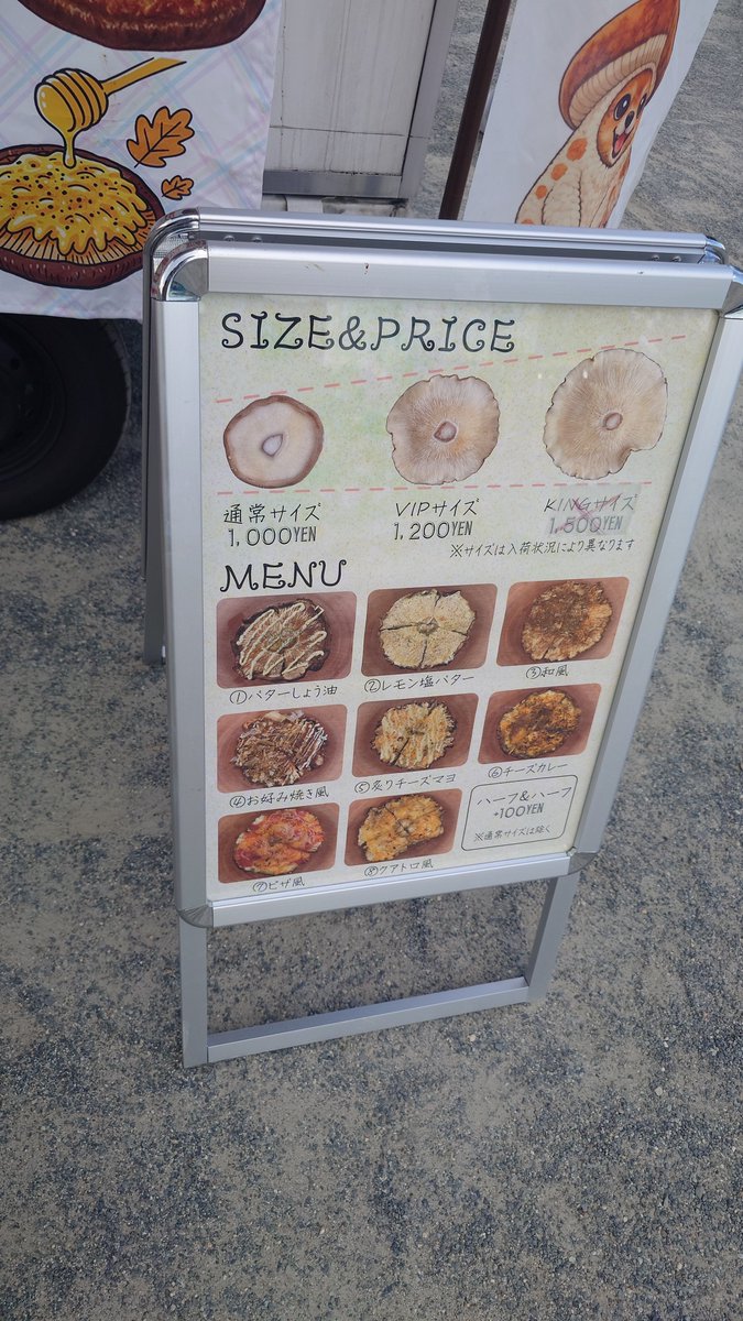 Gorouda's tweet photo. 知り合いの店に買いに来たけど
メインは売り切れてた(T^T)
ドリンクだけだったので
レモン酎ハイ頼んだが
氷も売り切れてた(T^T)
ちょっと行くのが遅かったな(^_^;)

仕方なく他の店でフランク買った(^_^;) https://t.co/UfVqBA9FBl