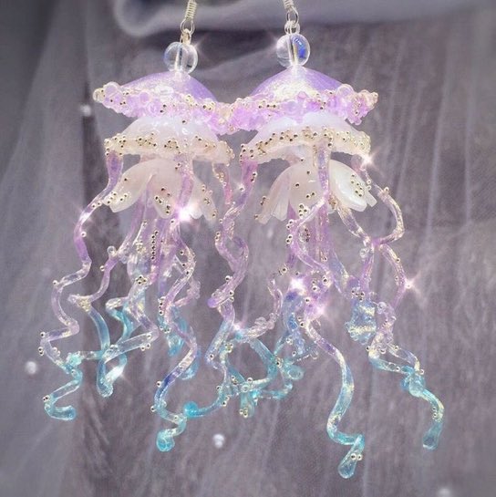 _littlethicket's tweet photo. jellyfish inspired earrings https://t.co/GvdlkctmXS