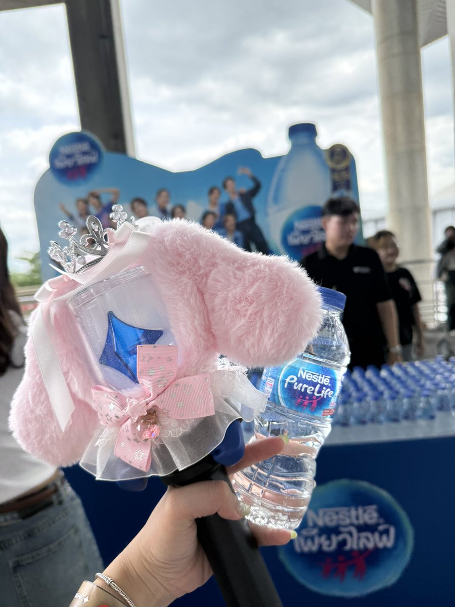 Khimwiii's tweet photo. พี่มาแล้ววไอ้น้องงง
#Nestlepurelife https://t.co/HNHh416G1a