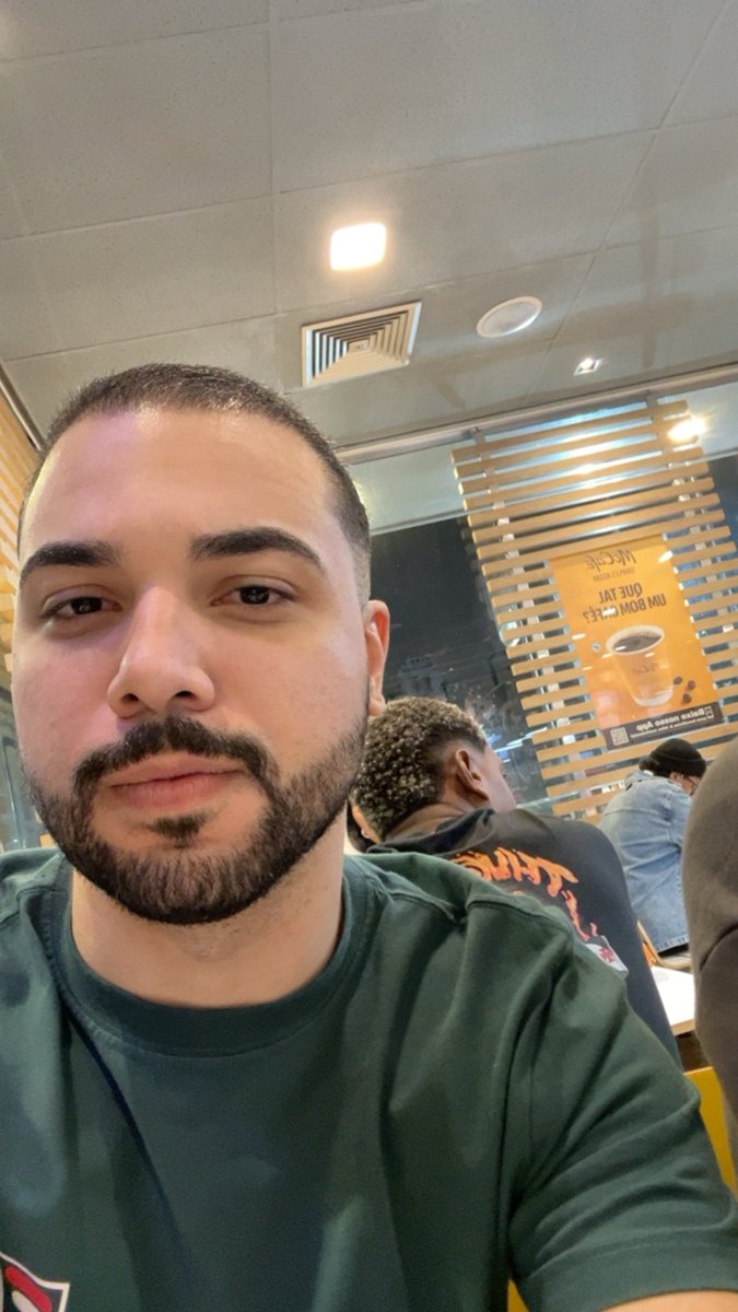 gabrieunargass's tweet photo. eu: no mcdonald

vcs: dando a bundonald https://t.co/WsXpbiOt0t