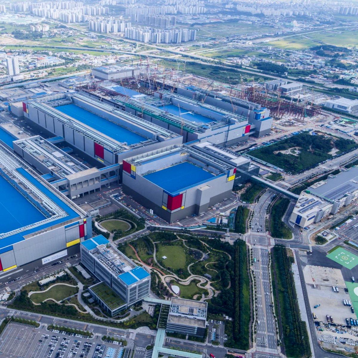 rrrsssss_35's tweet photo. Samsung Electronics won a contract worth more than $200 billion to make chips for Broadcom $AVGO https://t.co/sNVWzEYp9j