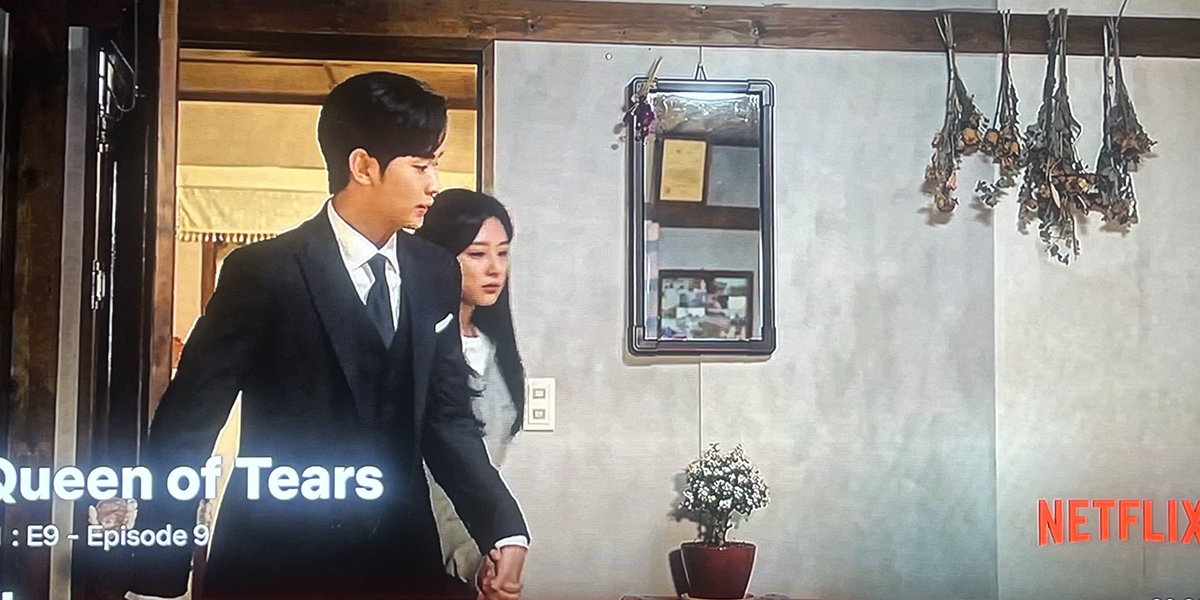 RachelleSa93034's tweet photo. Episode 9 , i just notice why they are holding their hand ? Eventhough they are on divorce situation hehe 😜🤭😍
Happy Weekend
#KimSooHyun
#KimJiWon https://t.co/Di6AEx6r4D