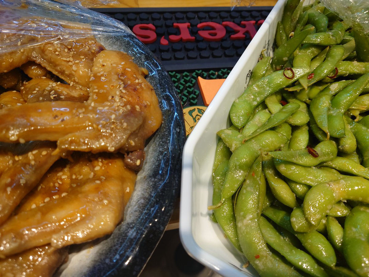 jburi0522's tweet photo. 鰤家家呑みBar本日26日家呑みなので
700円で全部プレートで食べれます😋鰻玉、ブロッコリーサラダ、カニクリームコロッケ、手羽先焼肉、ガーリック枝豆、おろしそば❤️
ふらちゃんと鰤でお待ちしてます\⁠(⁠๑⁠╹⁠◡⁠╹⁠๑⁠)⁠ﾉ⁠♬
お越し頂き#J鰤をツイートして頂けましたらカラオケ無料！
#J鰤 https://t.co/adrjNZUxcN