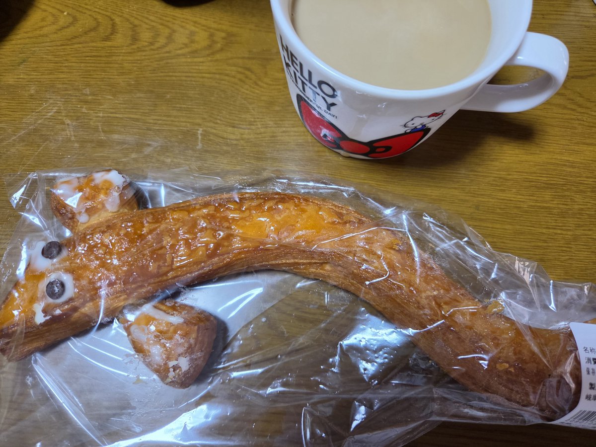junnaaloha's tweet photo. 旦那見舞いに行って買い物行って帰ってきたけど 同点だね〜💦
点 入れないと勝てないよ〜(*｣´□`)｣

先ずはおやつのうなぎパン🍞うな丼は夕飯に😆 https://t.co/Mzdnovkr06