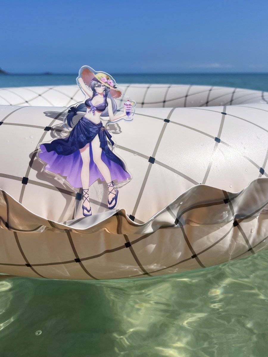 kemuchan_88's tweet photo. 海水浴へ行ってきたよ！

透明度が高くてすっごく綺麗だった✨少し岸から離れたところまで、きいさまと一緒に行ってきたよ♡

浴衣に加えて水着きいさまも仲間入りしたから、今年の夏は去年以上にいろんなところへお出かけしたくなっちゃう♪
一緒に夏を思いっきり満喫しようね🎐🍧

#きいさまきいて https://t.co/aUO74ykW7z