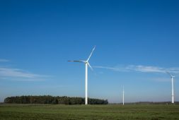 IWR_News's tweet photo. Ungarn hebt Windkraft-Ausbaustopp auf und will installierte Leistung bis 2030 mehr als verzehnfachen https://t.co/2UIIELgMpU https://t.co/wXIiaztsFH