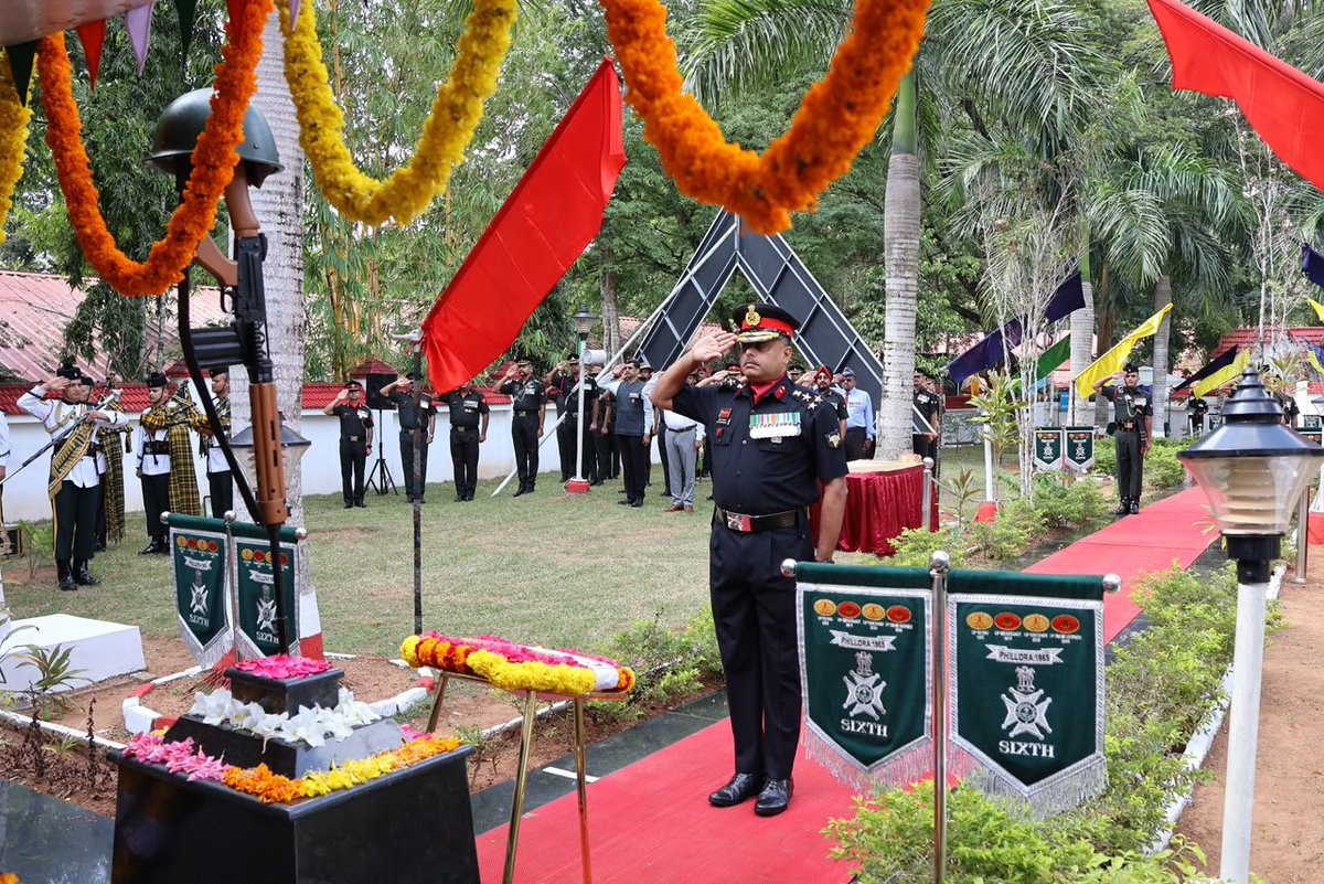 DefencePROTvm's tweet photo. *KARGIL VIJAY DIWAS 2026*
Honouring the brave hearts of Operation Vijay on the occasion of Kargil Vijay Diwas, Pangode Military Station organised a wreath laying ceremony at Pangode War Memorial. The event commemorated courage, unwavering commitment and supreme sacrifice made by our fallen heroes. Station Commander of Pangode Military Station laid wreath on the occasion alongside  veterans and other officials. 

#kargilvijaydiwas2026
#Southerncommandarmy
#Defenceprotrivandrum
#braveheartsindia
#Onenation
#ADGPI
