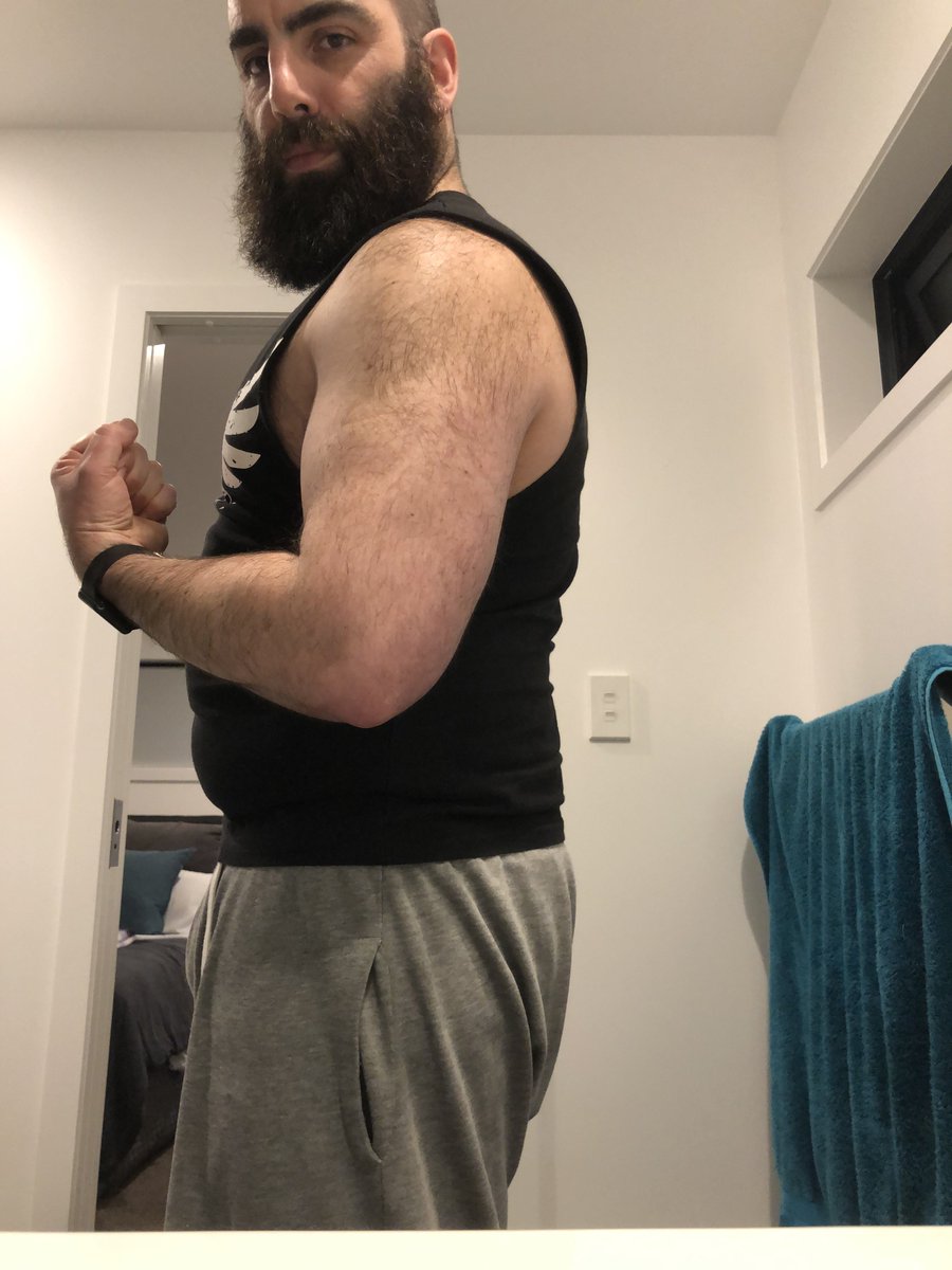 wolf_monkey's tweet photo. Gym time! Just a cheeky little arms and shoulders routine to get me a little pump up to end my Sunday. ☺️💪😤 https://t.co/OZBijN7A3U