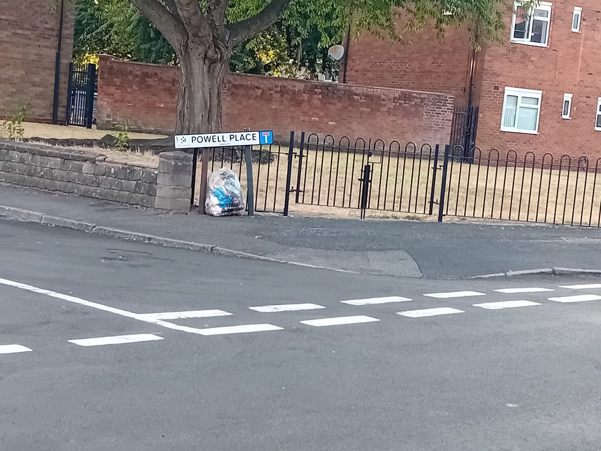 Litterwatch1's tweet photo. Another fantastic effort from our amazing Litter Watch volunteer Yvonne! 

Thank you for helping us keep our Tipton neighbourhood looking its best. 🌍

#litterwatch #tipton #thankyou https://t.co/VjCkW5zsZp