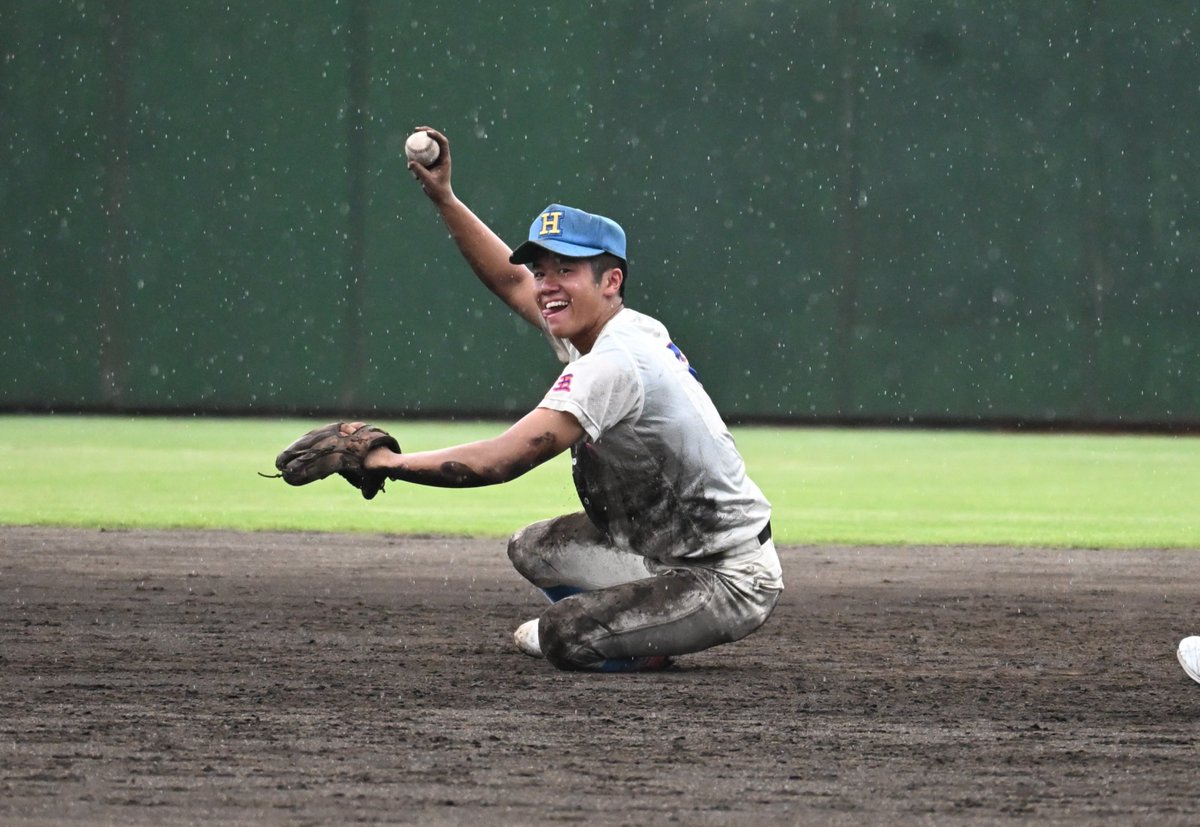 Shinji_omiya's tweet photo. 花咲徳栄の岩井監督、こんな優しい顔もするんだと思いシャッターを切った。

不動の１番ショート岩井虹太郎選手。
２学年上の兄・福さんに続き、夏の甲子園切符をつかんだ。

「お兄ちゃんは三塁コーチでグラウンドではプレーできなかった。監督の指示通りやれば勝てると思うので、がんばりたい」 https://t.co/LWW8HScZuG