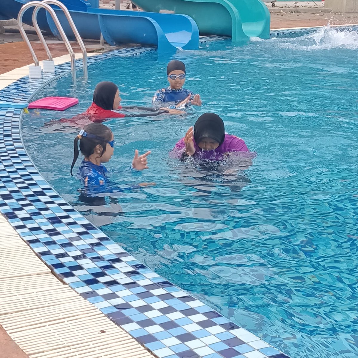 Pbsdkt's tweet photo. GOLONGAN OKU TURUT MERASAI KLAS RENANG ANJURAN JABATAN BELIA DAN SUKAN NEGERI TERENGGANU 2026 https://t.co/4ghN0nb6DG