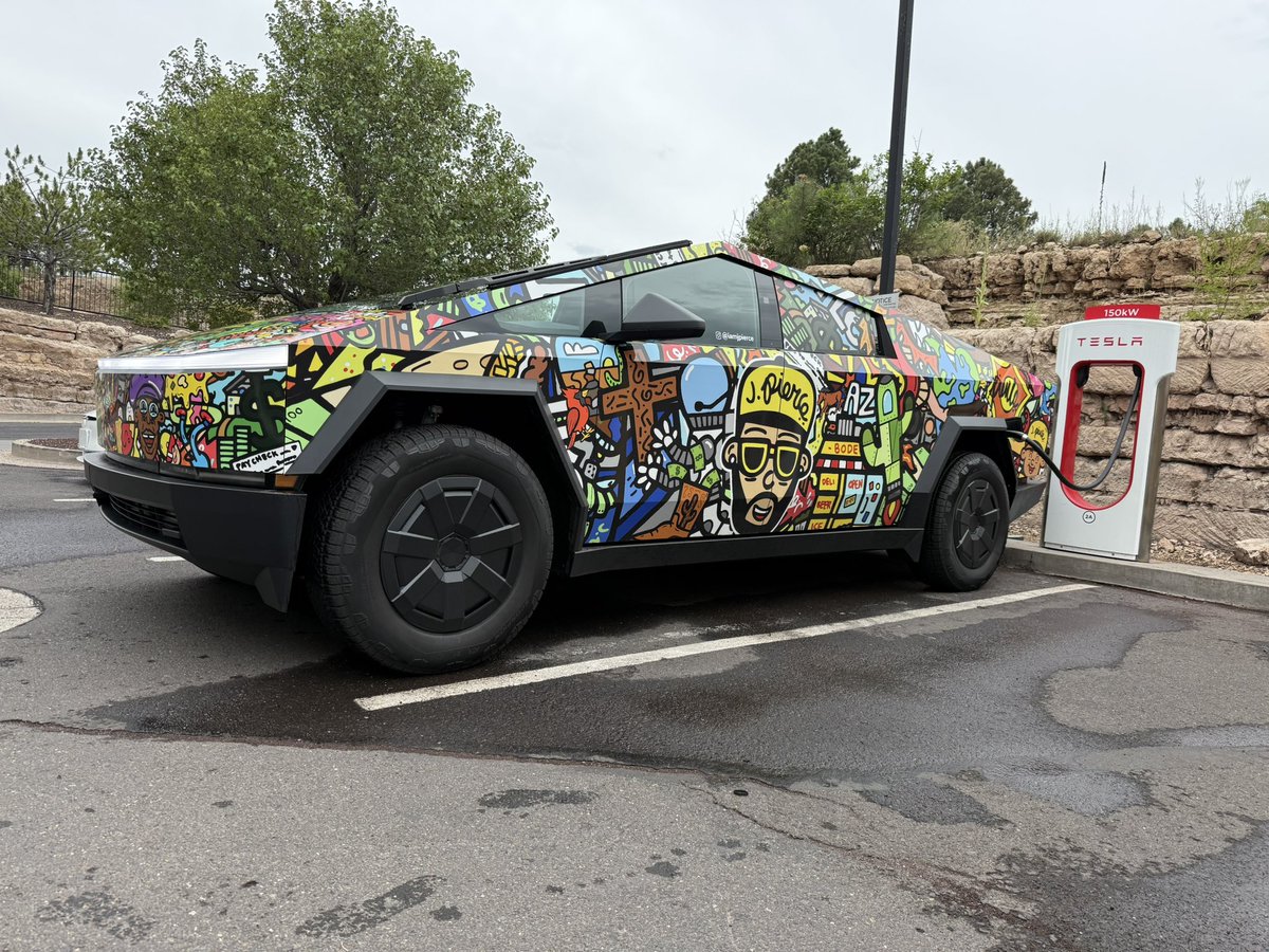 iamjpierce's tweet photo. .@elonmusk please check out my work &amp; my 1 of a kind cyber truck sir! I have the @Tesla team at the SanTan Az location we are about to do a team pic! Would love to be apart of Tesla events to live paint etc! 👨🏽‍🎨🖌️🎨🖼️🙏🏽❤️
#tesla #cybertruck https://t.co/O5O8q3Z68B