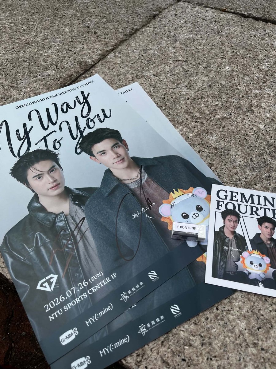 annisettaboo's tweet photo. Your girlie got a signed poster too 🥹. Plusssss there's an eraser 🥹. My KongthapAtom hearttttt 😭😭😭

#GeminiFourthFMinTaipei2026
#GeminiFourth #เจมีไนน์โฟร์ท https://t.co/23xCvAkBK5