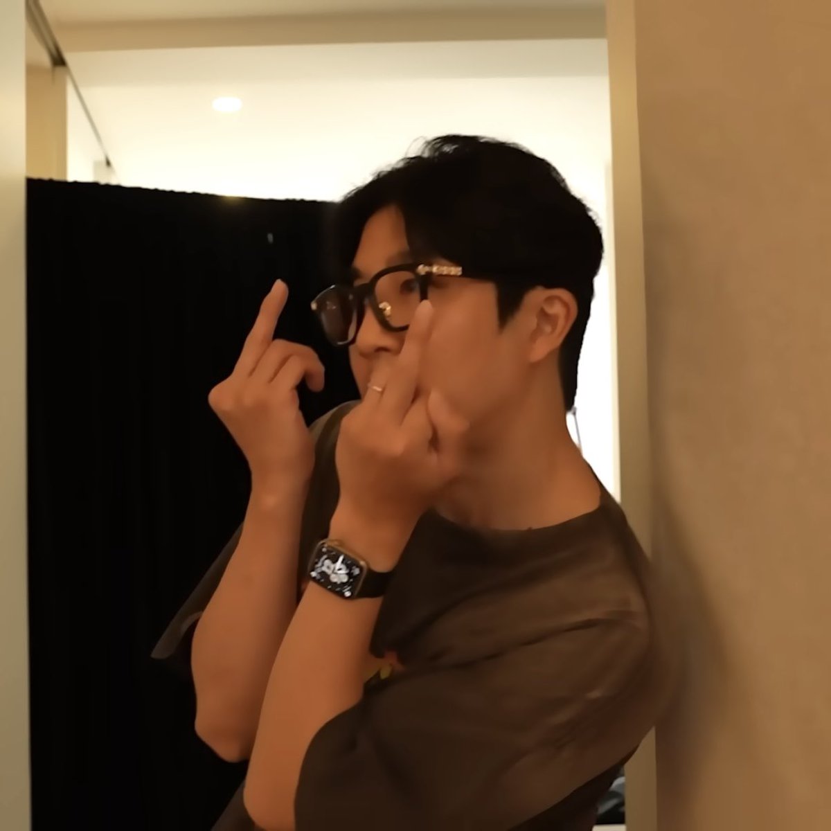 mu_alwayshigh's tweet photo. 🐈‍⬛🖕🏻 https://t.co/IM4gssYSnb