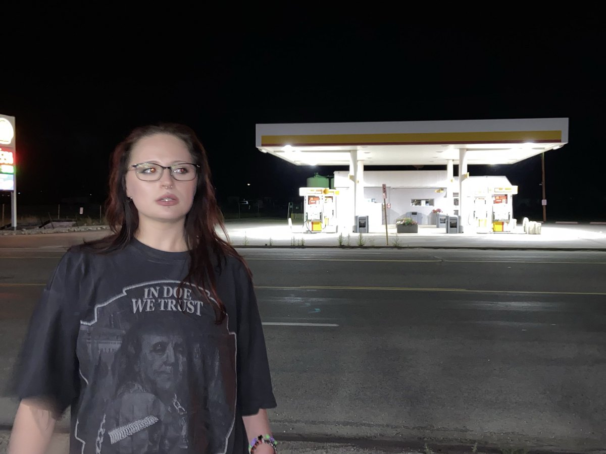 t00l8te's tweet photo. liminal ahh gas station https://t.co/lOXIfNEvnw