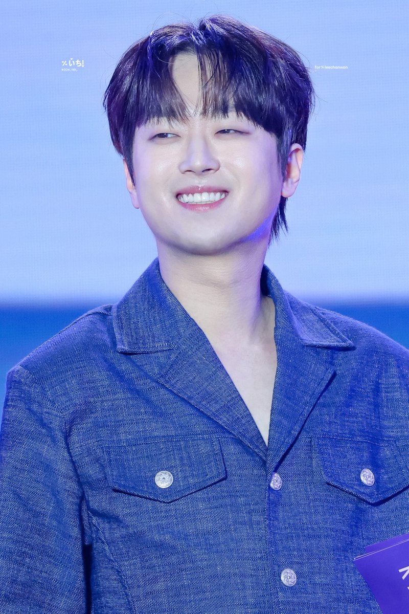 2CW_1101_'s tweet photo. 260725 HD

허접들 수고했고 엠씨 이찬원이 뭔지 보여줄게

#이찬원 #LeeChanWon https://t.co/2rXvWaJhGE