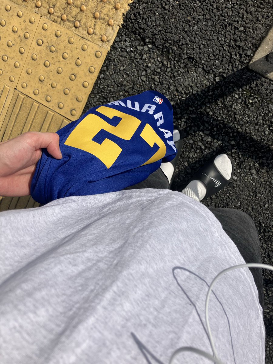kbny93's tweet photo. マレー会えるか！？
🏃🏻💨 https://t.co/YHK8G2OvNl