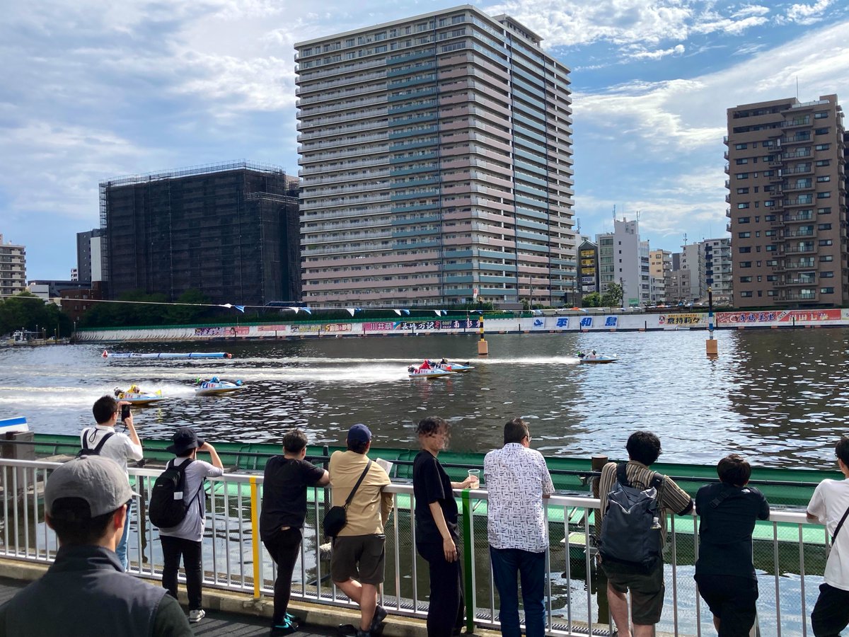 su_ggnc's tweet photo. 今日仕事が早く終わったので現場から近かったボートレース平和島に来ました。
初場🚤🚤🚤🚤🚤🚤🌊 https://t.co/RwbbKqgWmD