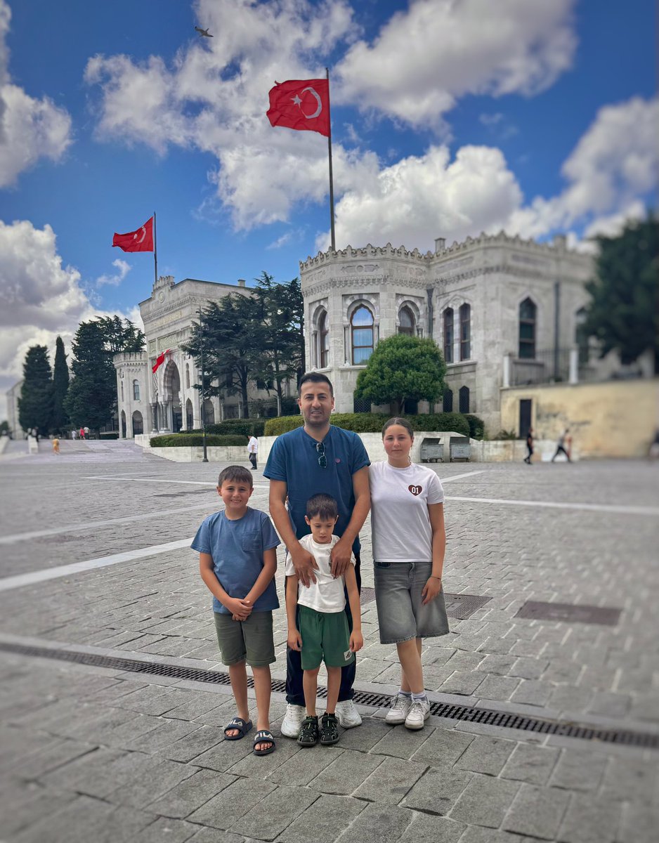 m_akkoc's tweet photo. Kıymetli Dostlar,

Bu yaz da çok şükür vatanımıza kavuştuk.

Yolda olan herkese hayırlı yolculuklar diliyorum. Molalarımızı ihmal etmeyelim; uzun yolda marifet hızlı gitmek değil, selametle varmaktır.

Bu yıl sılaya gelemeyen ama kalbi Türkiye için atanların da gönlü mahzun olmasın. İnşallah gelecek yaz memleket yollarında buluşmak nasip olur.

Rabbim yolda olanları muhafaza eylesin, dönüş yolculuklarını da kolaylaştırsın.

Herkese hayırlı tatiller diliyorum.

#UID
#İstikametMemleket
#SılaYolu
#MemleketYolu