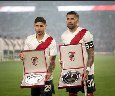 sasandsz's tweet photo. @skltontwins miren con las caras que salieron, investiguen lo que paso en los vestuarios ah los apretaban por fecha 1 no https://t.co/WDJXdSbJ0n