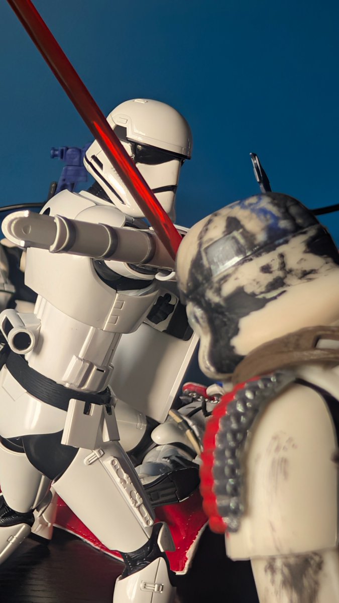 Lokkon17's tweet photo. Pov: watching that one Stormtrooper in the force awakens https://t.co/CnAA8ngEZ3