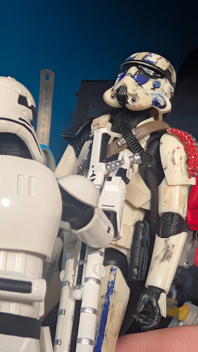 Lokkon17's tweet photo. Pov: watching that one Stormtrooper in the force awakens https://t.co/CnAA8ngEZ3