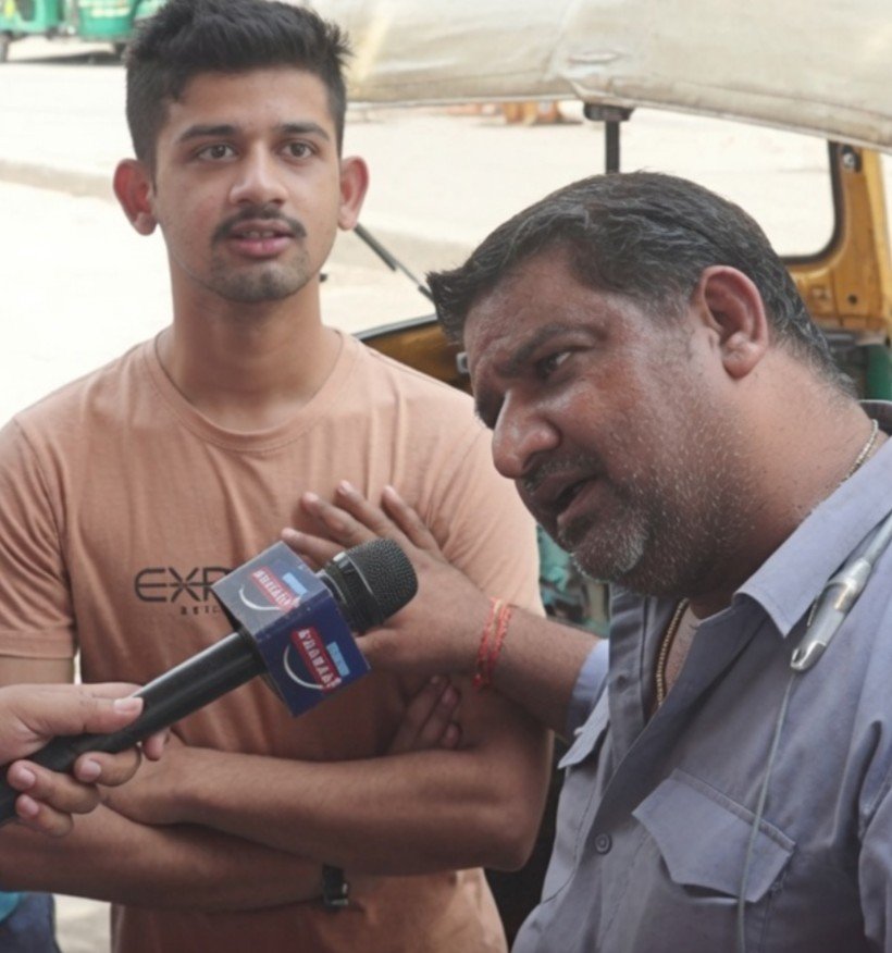 worshipVK's tweet photo. An auto rickshaw driver going to sit on jantar mantar with 100 other drivers to remove caste based reservation 🚨

Auto driver Rajesh Kumar - My kid is a brilliant student. He scored well in Science, he scored well in Maths but scored less in English. Now he wants admission to a science college. For the last 15 days, I haven't taken a single passenger in this auto. I use this auto to go from one college to another to get him admission. But they are not ready to give him a science seat. They are saying he will get Commerce because he has no reservation.

Every college I go to asks 'Are you SC?' Arre sir, I am an auto driver. Isn't this enough? I can't afford to make my kid study in a private college where the fees are 1.5 lakh. If he studies Science, he will contribute to the betterment of this country. If he doesn't, he will live his whole life in pain and his entire generation will suffer. I'm going to jantar mantar. PM Modi will have to listen my voice."

This is the pain of poor GC family which government isn't ready to hear 🙏🥲