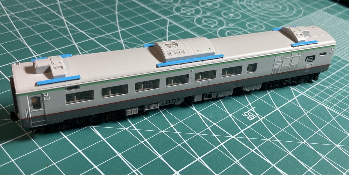 cYq5dkJJEA89677's tweet photo. 利尻セットのキハ182に試作のランボードシートを貼り付け。いい感じです😊
もう少々お待ちくださいませ
噂では利尻を6セット購入された猛者がいるそうなので6両分貼れるように���れておきます(￣▽￣) https://t.co/JTmuyx5OjN