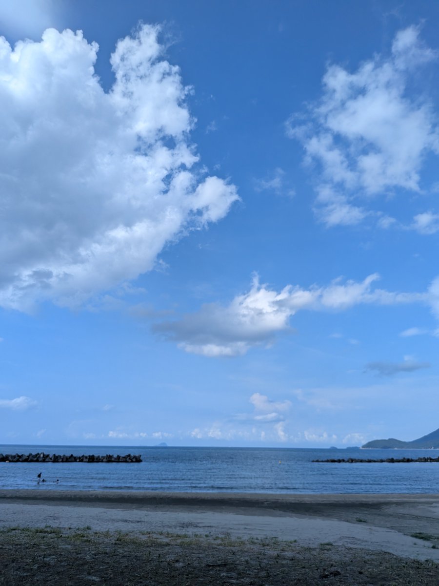 napi99485258777's tweet photo. 今日はお昼から海☺️
暑くていやだなぁっておもってたけど日陰は風あるし涼しい✨ https://t.co/EzQlHYF9Ao