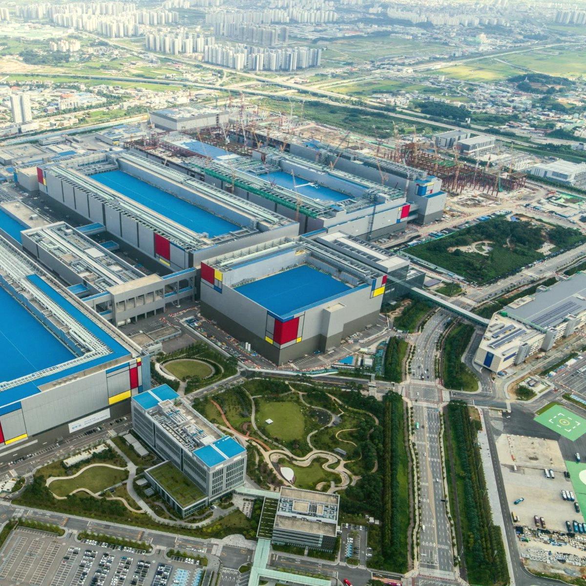 dao5nano's tweet photo. Samsung Electronics won a contract worth more than $200 billion to make chips for Broadcom $AVGO https://t.co/bozFjQnR4Q