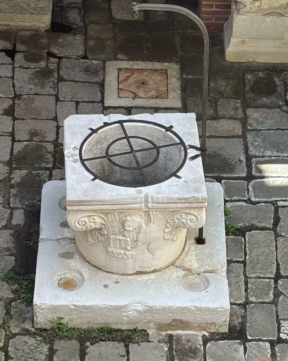 IntrecciVE's tweet photo. Vera da pozzo con leone marciano #venezia #venice #veneziagram #igersvenezia #veneziadavivere #venise #tourguide #travel #travelgram #guidetouristique https://t.co/N4yWVKXIg9