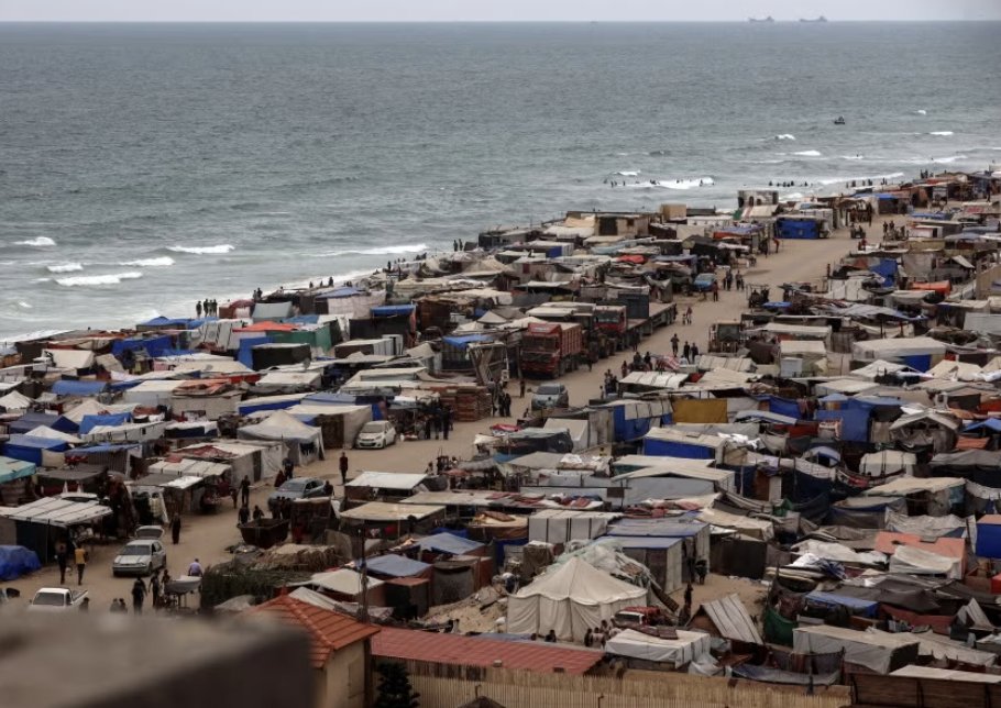 _ZachFoster's tweet photo. My entire childhood I was told the lie that Palestinians wanted to push the Jews into the sea.

While Israel has quite literally been pushing the Palestinians of Gaza into the sea, on live stream, for 1,023 days, and counting. https://t.co/UsCgpw80TO