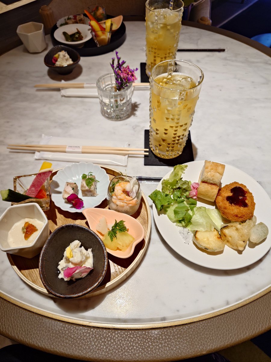 ooneko28's tweet photo. 一休でバカ安だったのでこういう所にも行ってみた🫣
ラウンジもお部屋も良かった✌️チタン確定したし、一休ダイヤ狙おう🤭
クロワッサンの味は落ちた気がする🙄💭
 #一休
 #フォションホテル https://t.co/zuHdXp7g0V