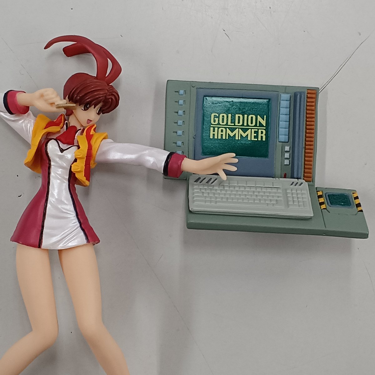 inagi5507's tweet photo. 昨日のクイズの答えです。
正解はガオガイガーのプログラムドライブのパソコンでした！！
勇者ヒロインコレクションの命のフィギュアよりになります。

ちゃんとFFの保護ガラスが割れているのがこだわりを感じますね！！

#ホビーオフ　#稲城矢野口　#稲城矢野口クイズ　#ガオガイガー https://t.co/1bwvXpHXjs
