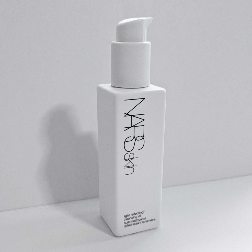 atcosmenet's tweet photo. メイク前にクレンジングオイルを使う、ベースメイク格上げの新習慣✨

「NARS」『ライトリフレクティング クレンジングオイル』の魅力や使い方を徹底解説🔍⚡
https://t.co/rKGFyQhS7S https://t.co/CKgqoaKWHo